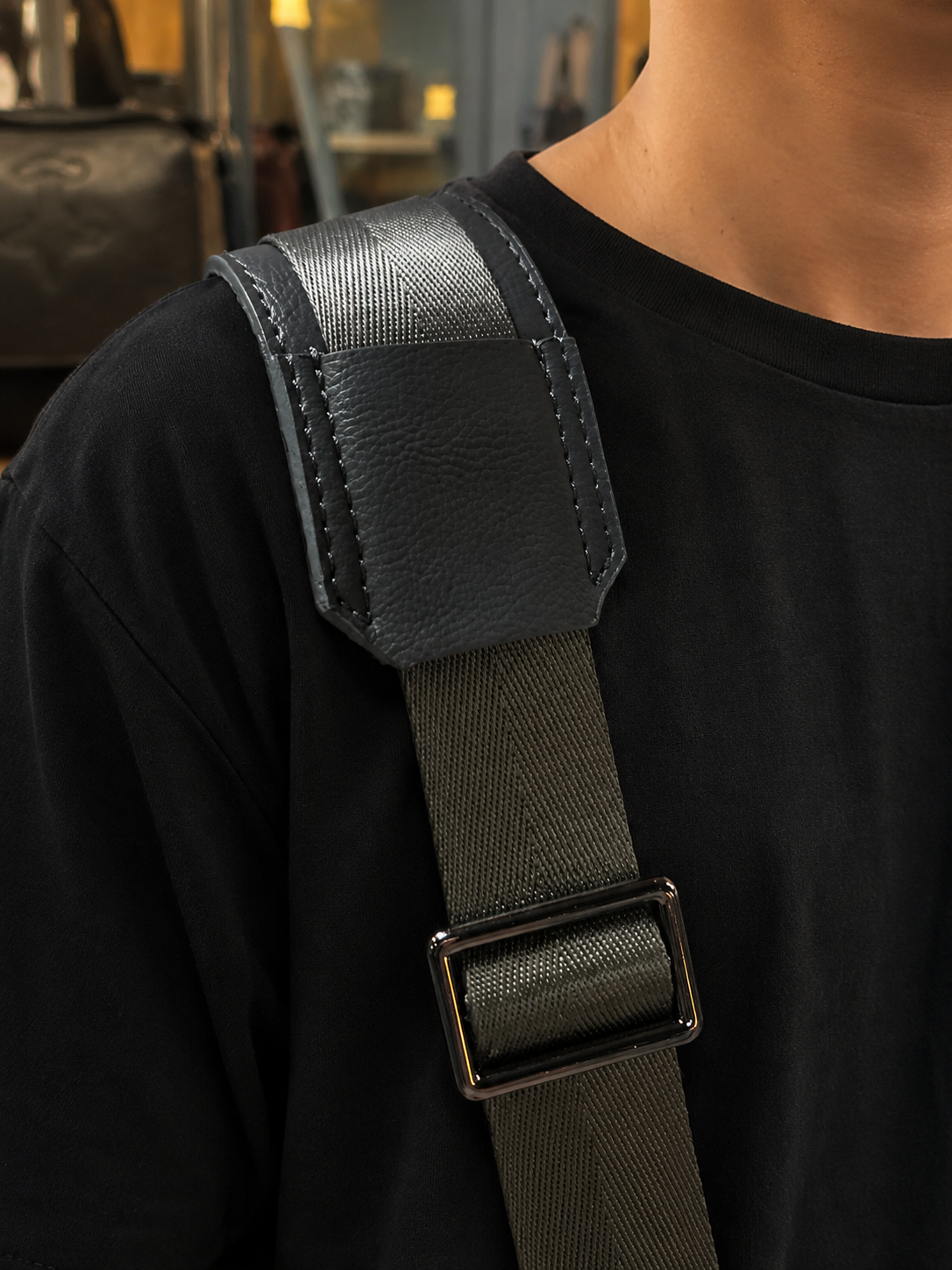 Tenzing messenger bag