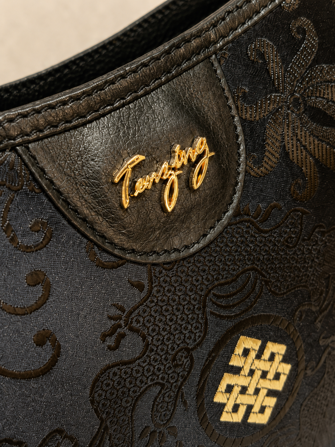 Tenzing gochen shoulder bag